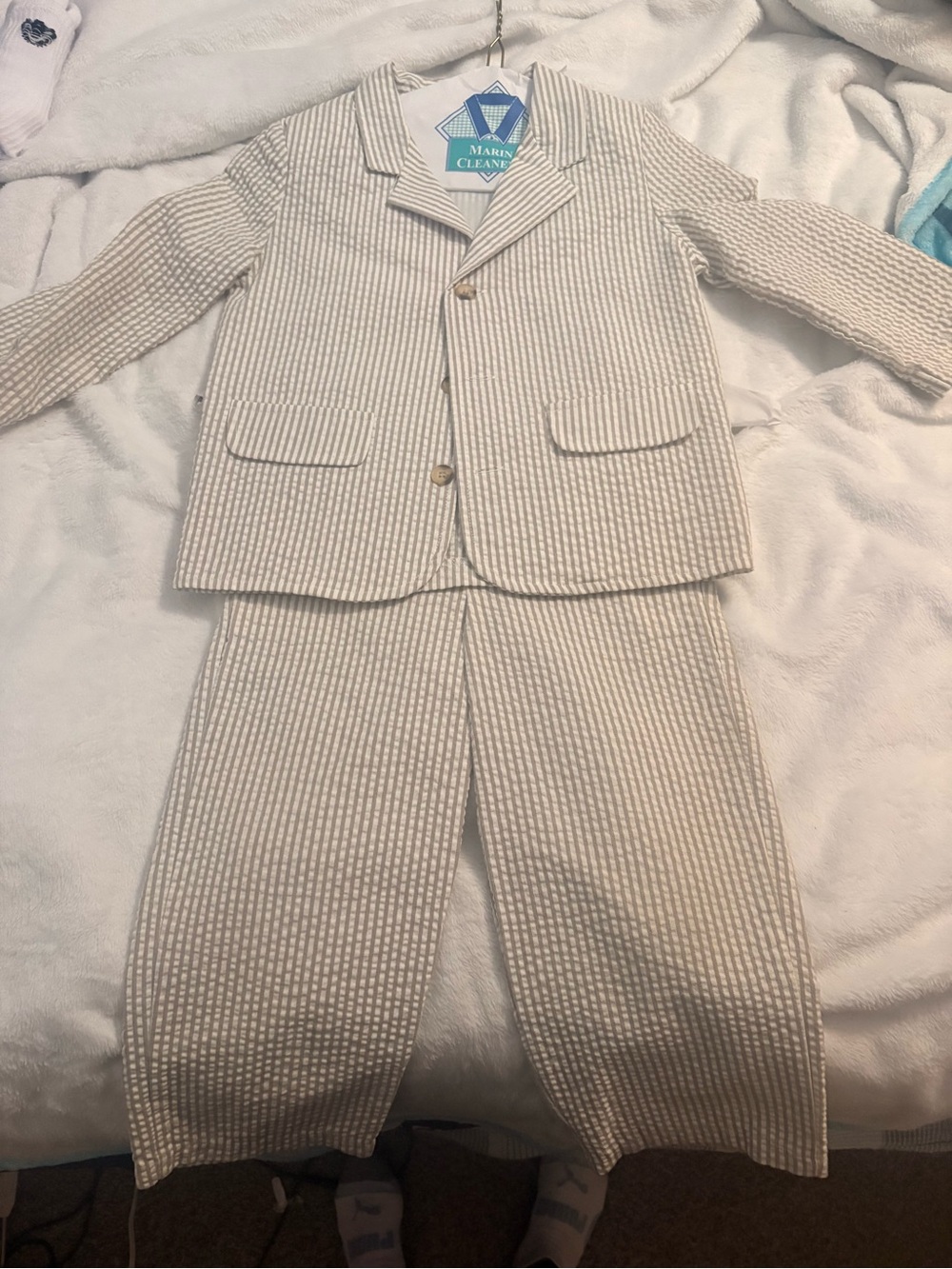 Seersucker Two-Piece Suit in Light Beige and White - Size 4T